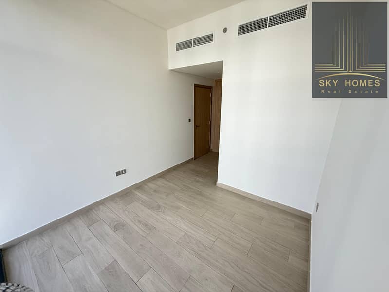 8 42acfca8-1e65-4bda-b2fe-330aa6d6c8b6. jpg