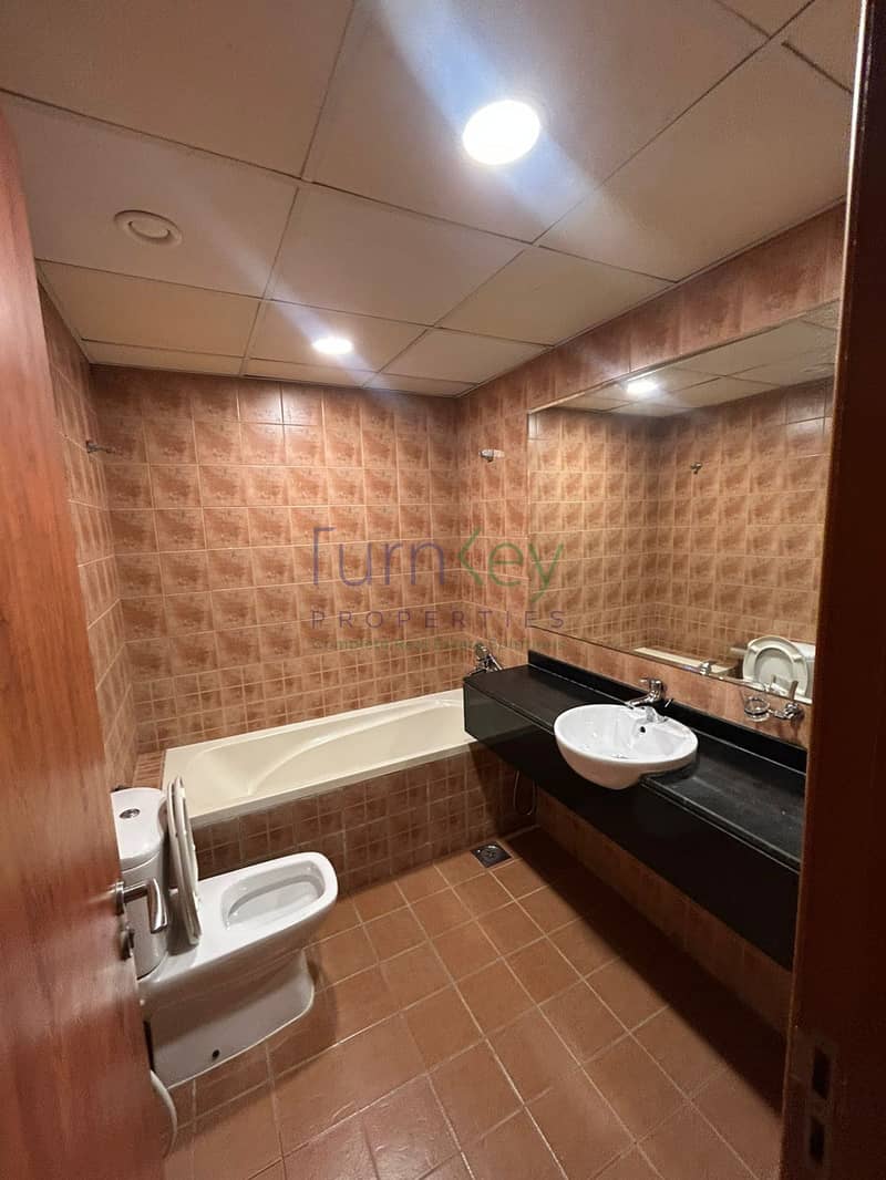 12 d202cd27-4baf-4f7d-a890-81a6892f89ef. jpg