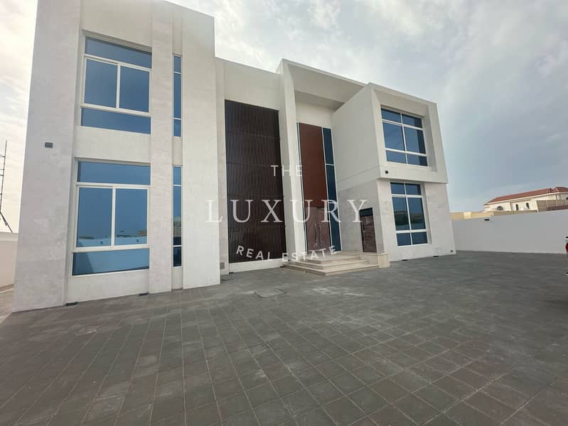 18 Brand_New-Modern_Villa-Private_Garden_-23. jpg