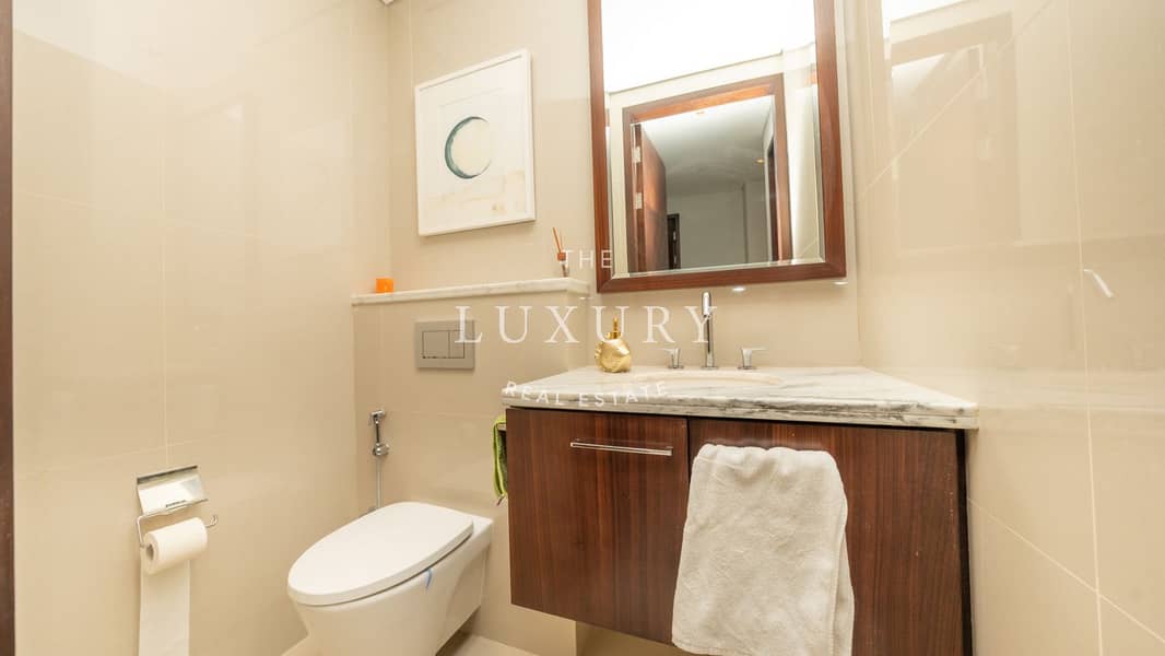 6 Burj_Khalifa_View___High_Floor__Furnished-6. jpg