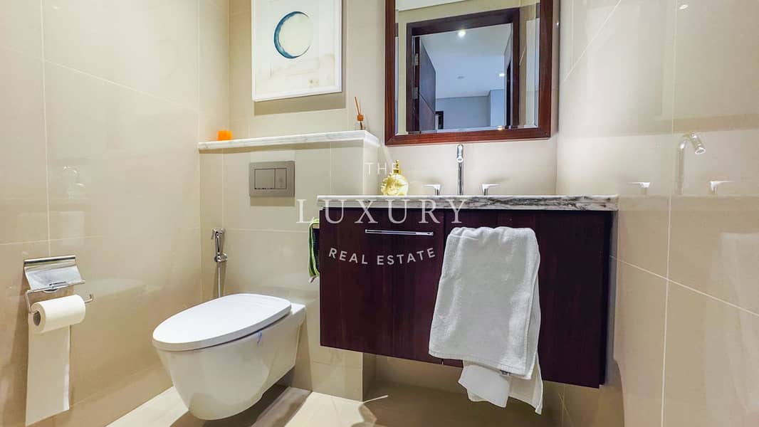 8 Burj_Khalifa_View___High_Floor__Furnished-0. jpg