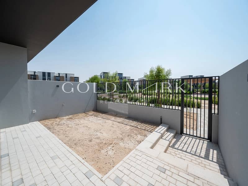 Stop Scrolling | Iconic Park View | Close to Pool
