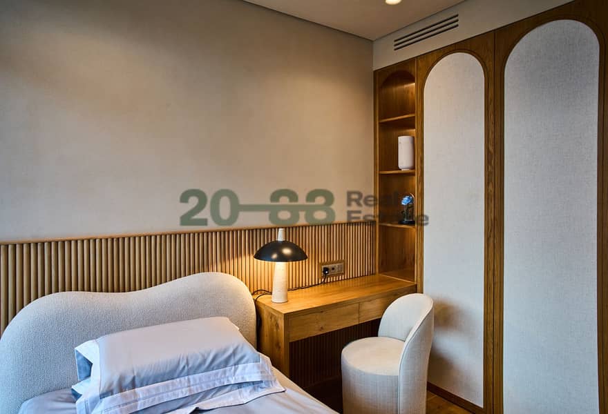 40 GRY29945. jpg