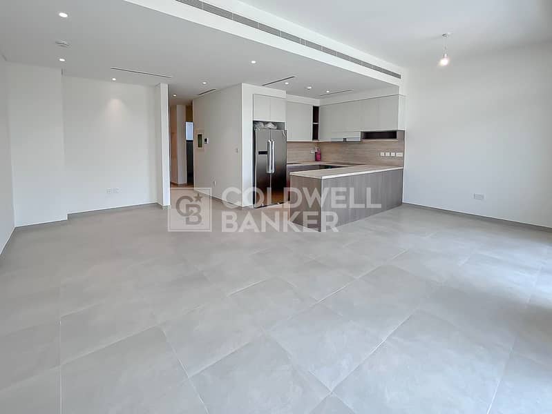 Vacant | Single Row | Family Living