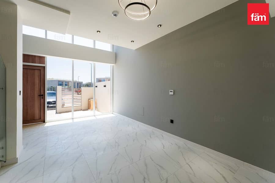 Vacant | Spacious | Private Garden | New
