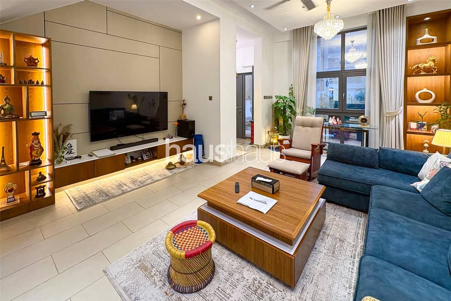 Upgraded | Vacant on Transfer | Spacious layout