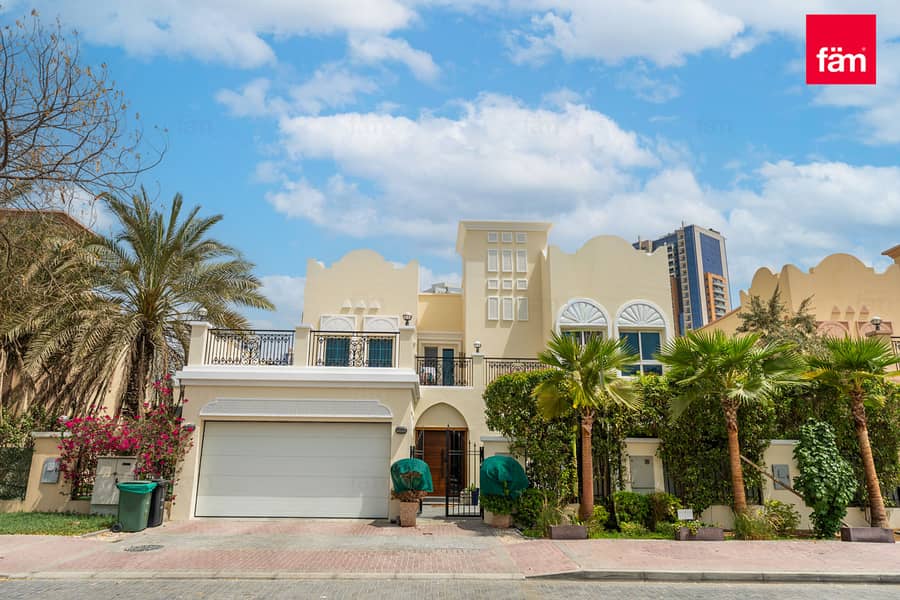 位于朱美拉三角小镇(JVT)，JVT第4区 5 卧室的别墅 10500000 AED - 12968784
