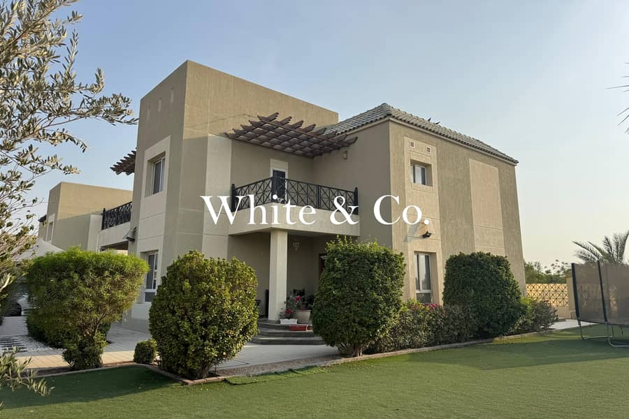 位于传奇生活社区，C别墅区 5 卧室的别墅 5999999 AED - 12951781