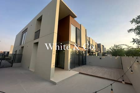 4 Bedroom Townhouse for Rent in Dubailand, Dubai - Fully Upgraded | Single Row | Keys in Hand