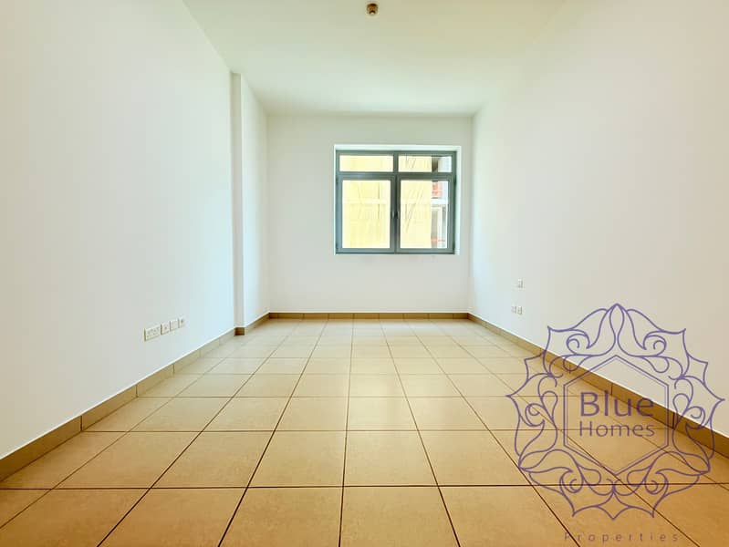 Semi furnished/Family only/Chiller free