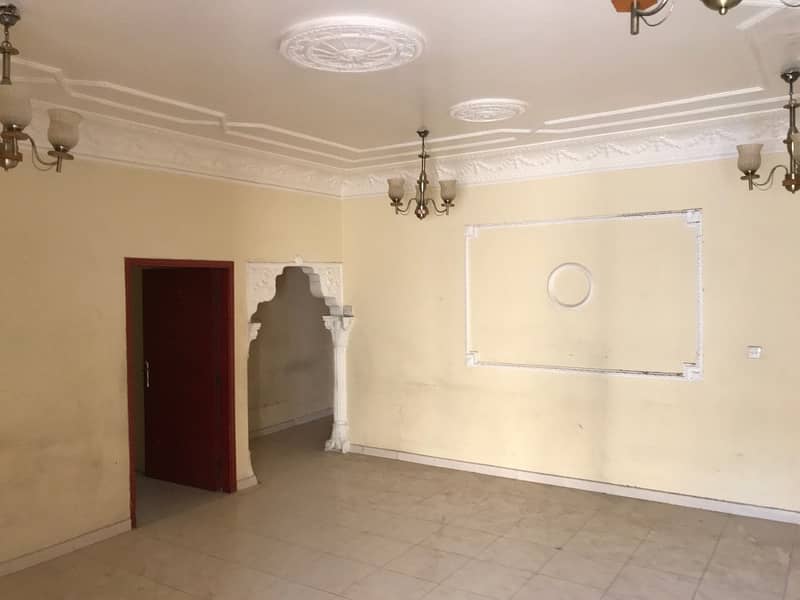 Large villa six rooms and two hall in al jazzat
