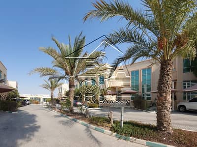 5-MASTER BR W/ SHARED POOL/ SECURITY 24/7 5-MASTER BR W/ SHARED POOL/ SECURITY 24/7