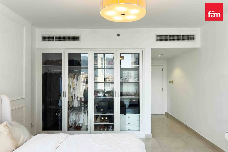 Spacious 1BR | Upgraded | Well Priced | VOT