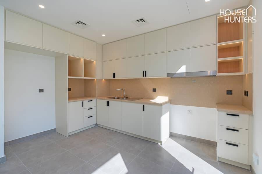 Single Row | Close to amenities | Vacant