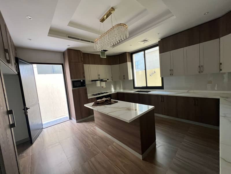 9 8f80435d-3dcf-409a-bb59-3f3d427d2dfb. jpg