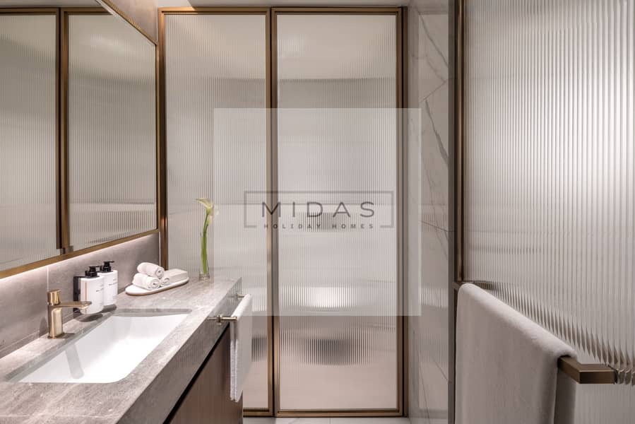 9 Bathroom with twin room. jpg
