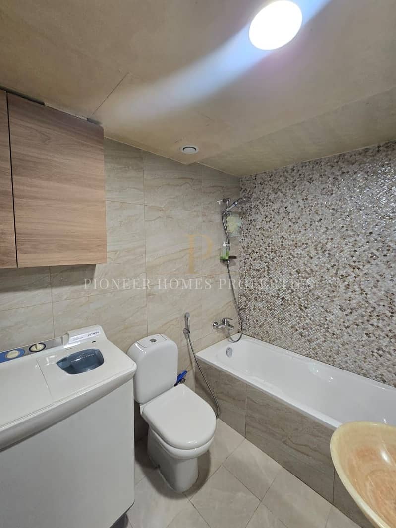 12 9cab0c08-405e-4809-baf5-f595a62bb770. jpg