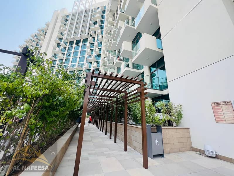 Luxury 1BHK Apartment | Burj Khalifa View + Amenities - Image 10