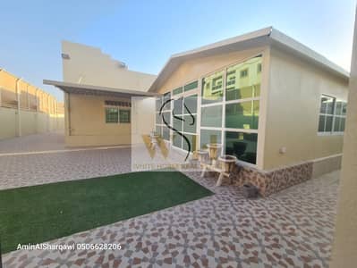 Luxury villa for rent in Rawda 2 - 6 master bedrooms on an area of 10,000 square feet