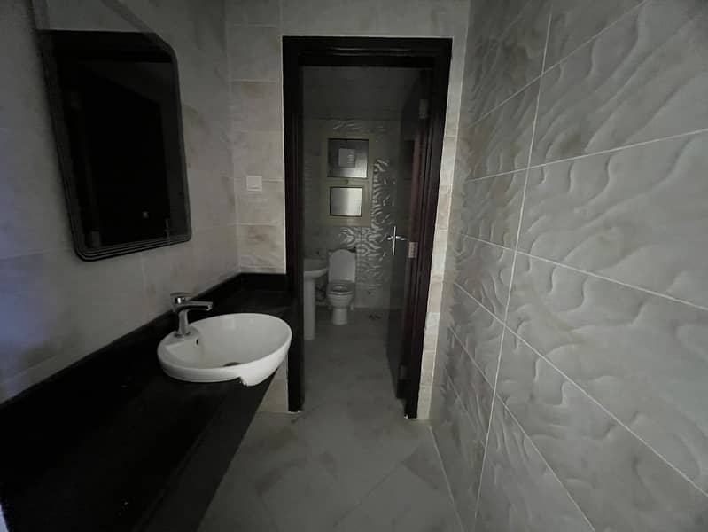 15 صورة واتساب بتاريخ 1447-04-09 في 17.35. 10_86046572. jpg