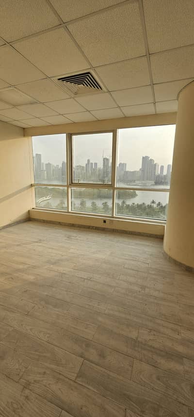 مکتب  للايجار في المجاز، الشارقة - 1000299731. jpg