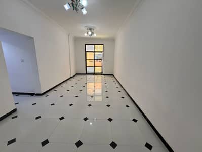 Two rooms and a hall, central air conditioning, family buildings, regular maintenance by the owner, excellent location