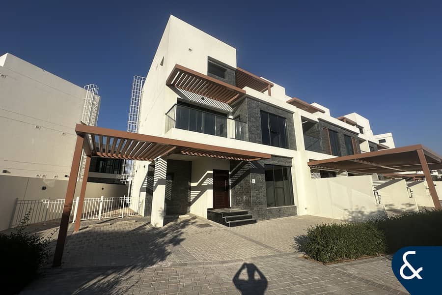 位于达马克山庄，银色温泉别墅区 6 卧室的联排别墅 6000000 AED - 12982544