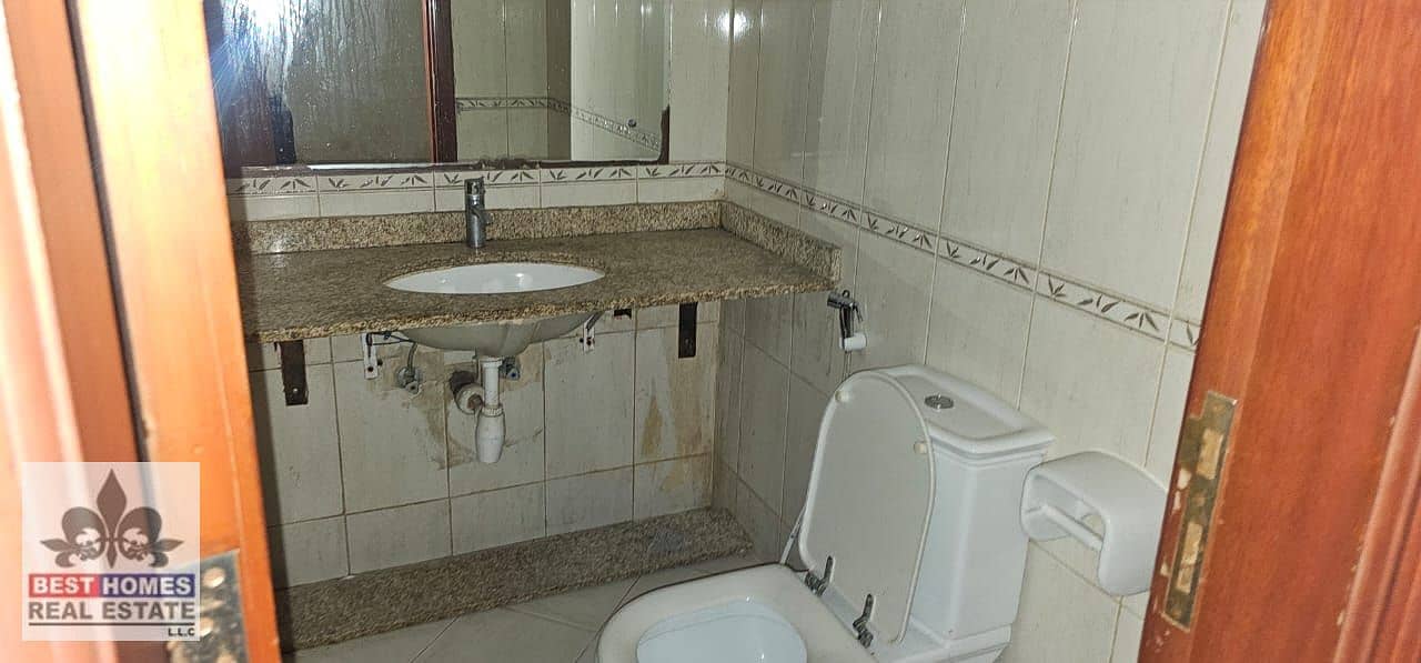 12 HT2BHK17. jpg