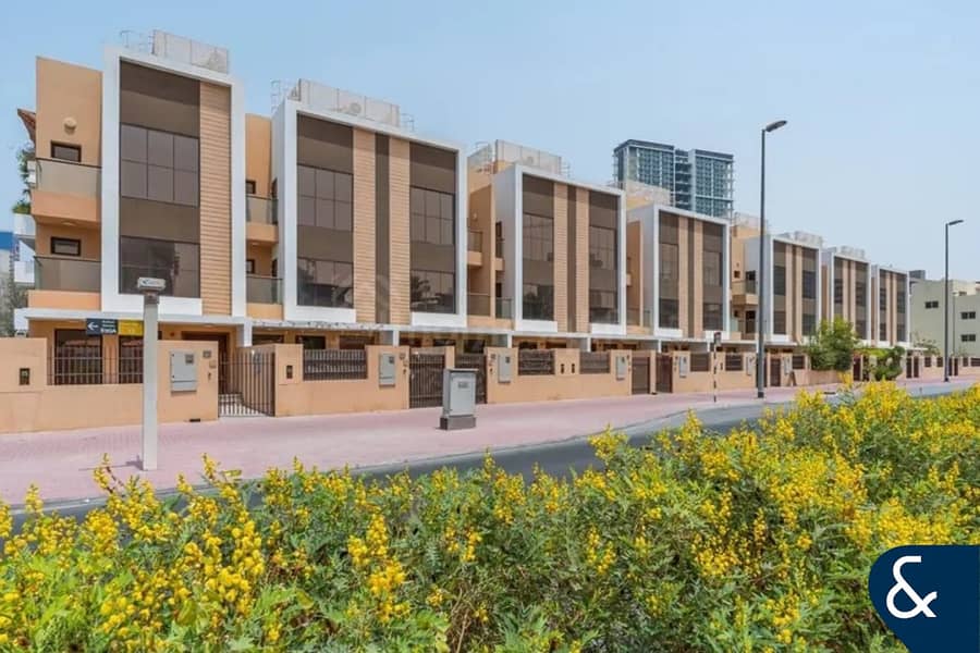位于朱美拉环形村(JVC)，JVC第15区，沙克西别墅区 4 卧室的别墅 175000 AED - 12984438