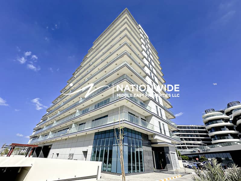 Vacant| Stylish 1BR+Maid| Partial Sea Views