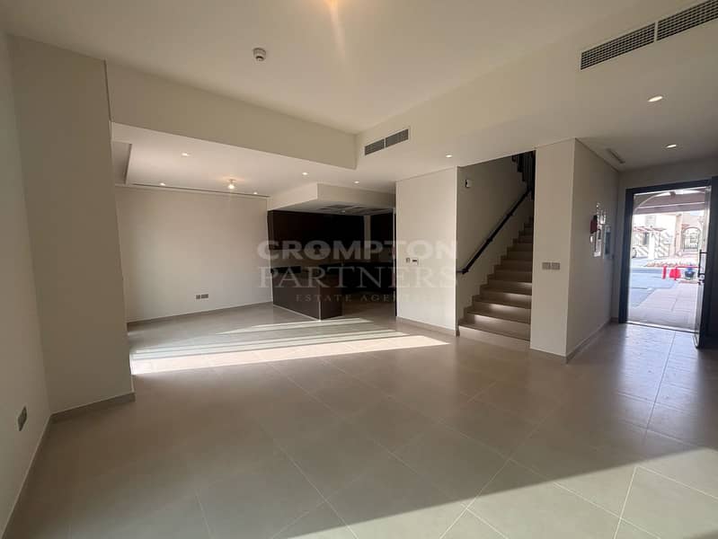 Singlerow Corner Villa with the Largest Plot Size Singlerow Corner Villa with the Largest Plot Size