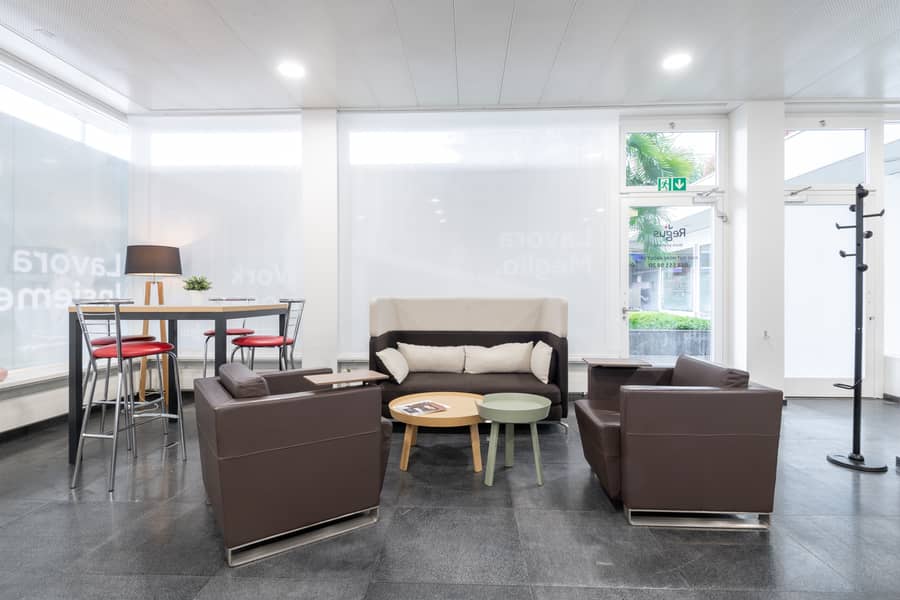 3 Regus Lugano Paradiso 5834 Lugano Switzerland Business Lounge. jpg