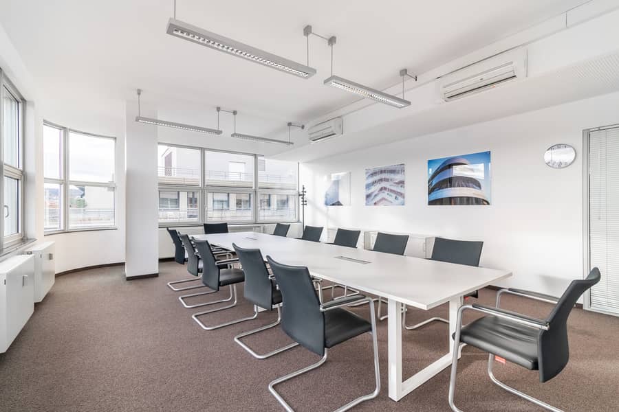 5 Regus Konigstrasse 10c 523 Stuttgart, Germany Large Meeting Room(1). jpg