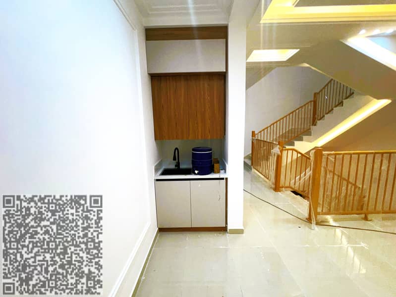 23 fdd1541c-c461-4989-93a2-cc80050a7892. jpg