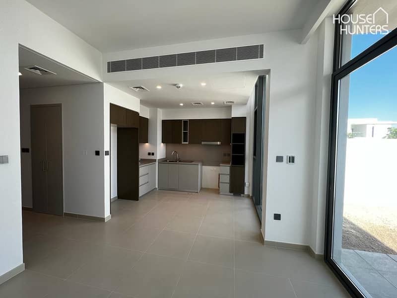 Single Row | Corner Unit | Vacant and Ready