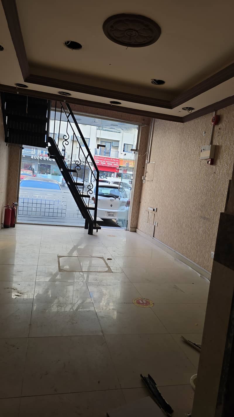shop rolla al ansari building (7). jpeg