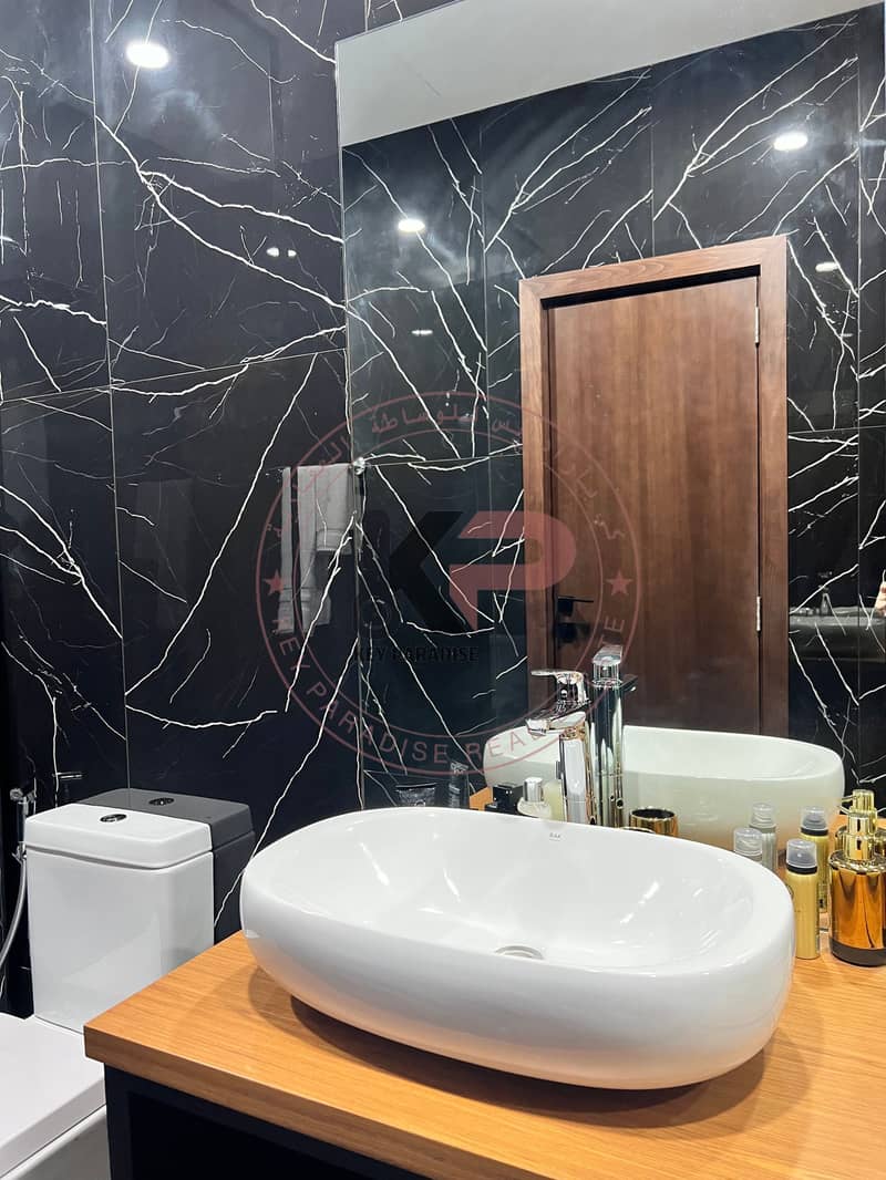 12 TOILET 2. jpeg