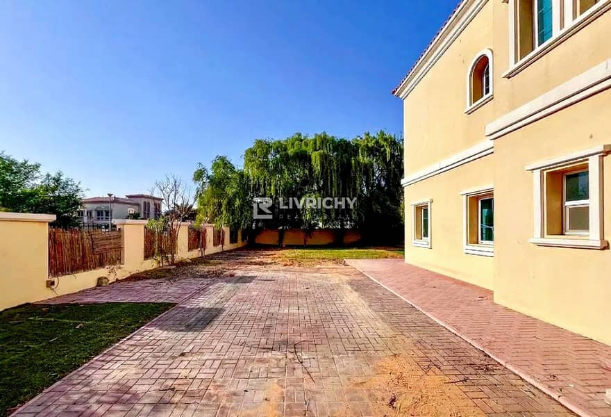 Biggest Plot | Corner Unit | Lowest in the Market