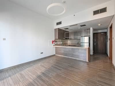 1 Bedroom Apartment for Rent in Jumeirah Lake Towers (JLT), Dubai - Unfurnished | Lake View | Balcony | Mid Floor