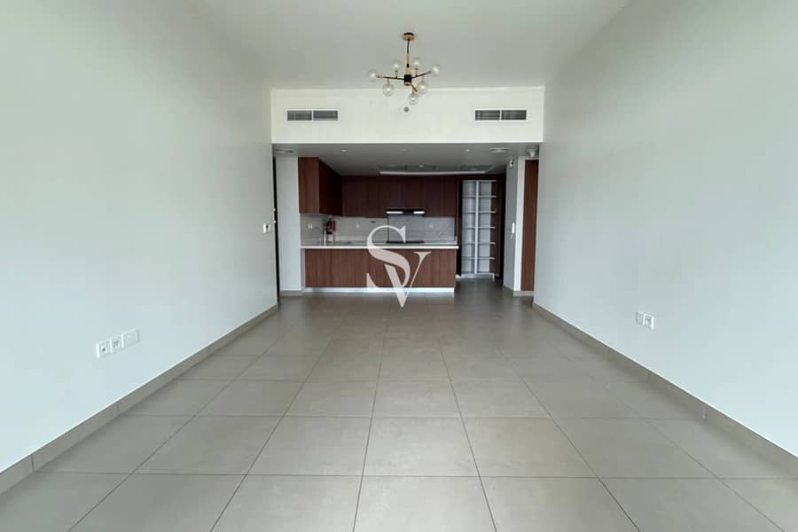 Spacious Luxury Living | Chiller Free | With Maids