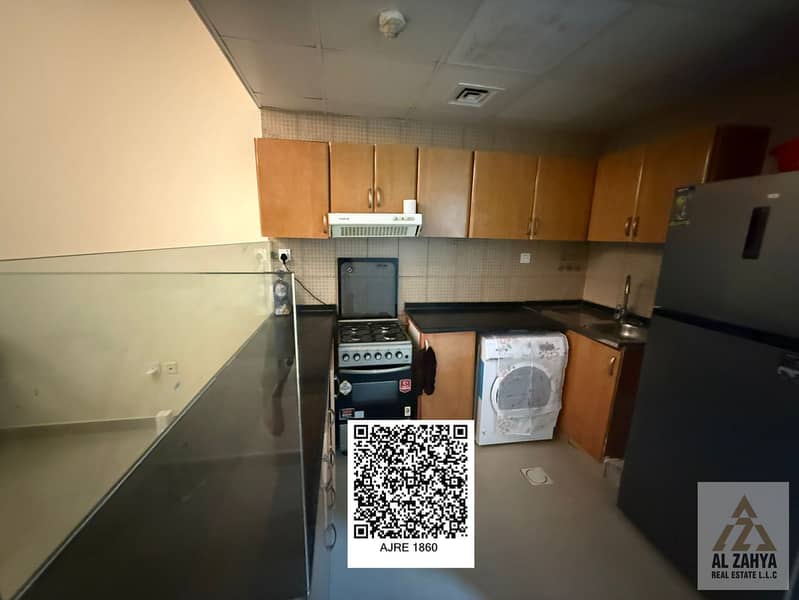 4 3ea2f585-f20e-49ca-aec7-857bd6e2f75f. jpg