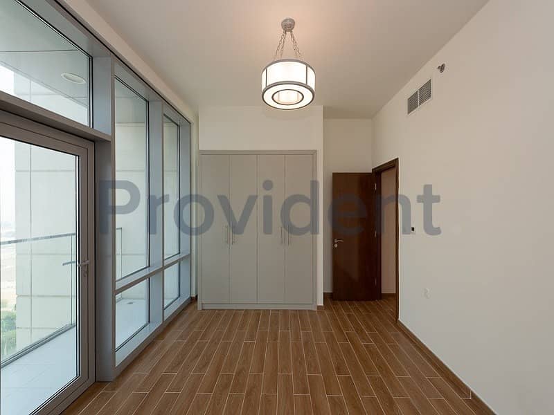 Large 1BR|1058 Sft|2Balconies|Canal view