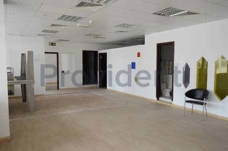 Available Big Flourishing | Fitted Shop Available Big Flourishing | Fitted Shop