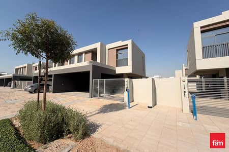 4 Bedroom Villa for Sale in Dubai South, Dubai - Single Row | Steps from Amenties | Semi Detached