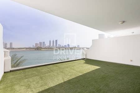 1 Bedroom Apartment for Sale in Palm Jumeirah, Dubai - Spacious | Beach Access | Sea and Pool View