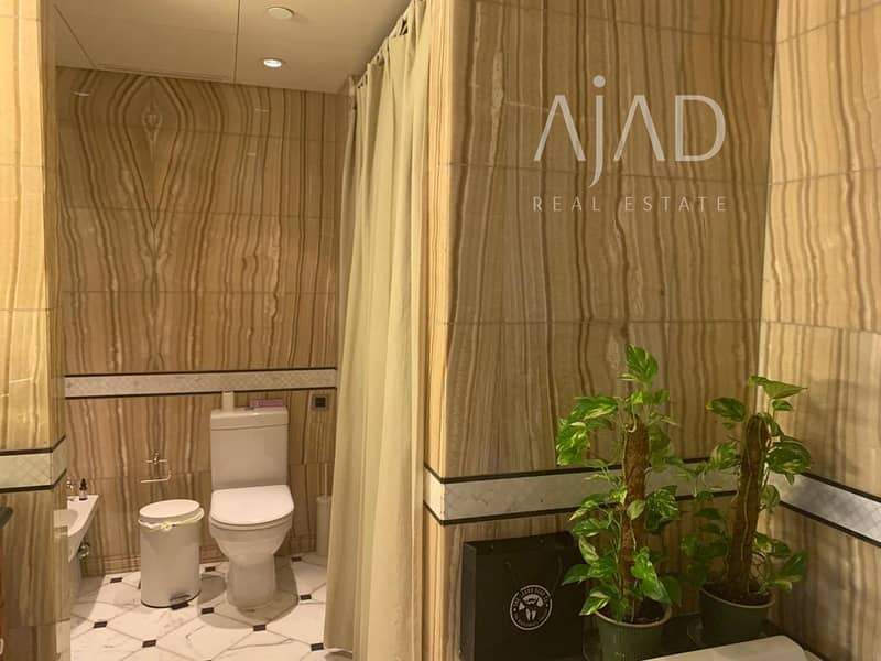 5 Bathroom Looking at Toilet. jpg