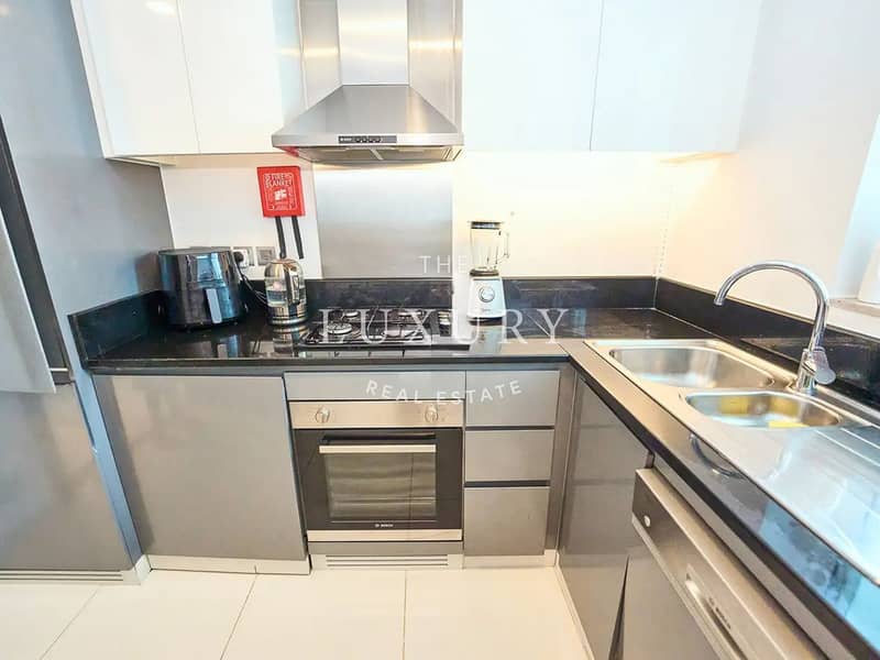 7 Fully_Furnished___Canal_View___High_Floor_-11. jpg
