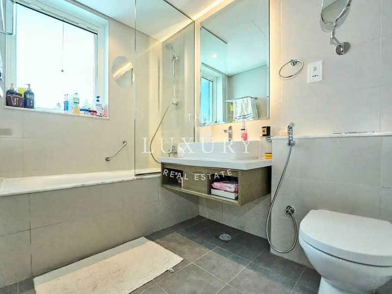 12 Fully_Furnished___Canal_View___High_Floor_-15. jpg