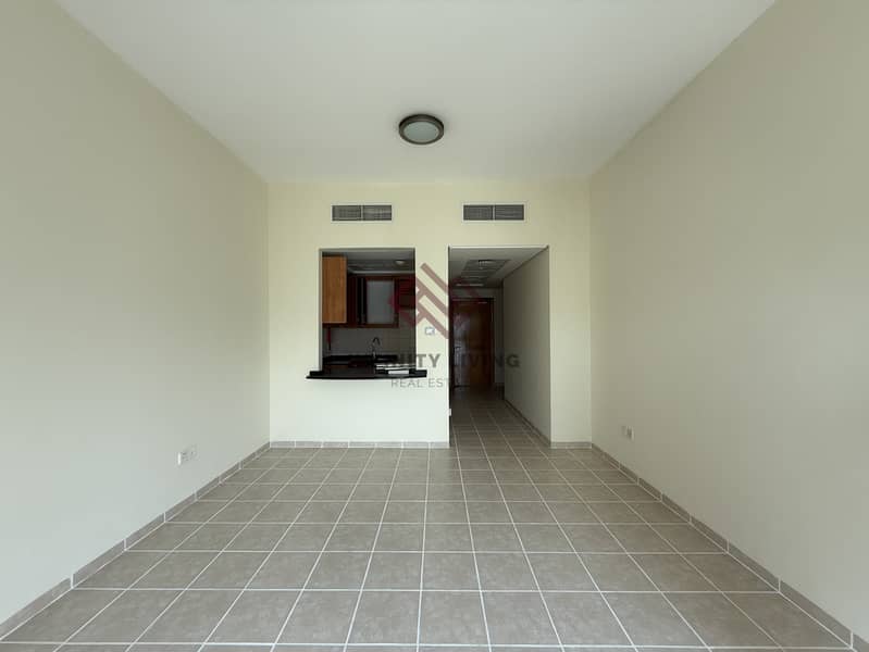 Modern Dubai Apartment | Rented | Low Service C. . . Modern Dubai Apartment | Rented | Low Service C. . .