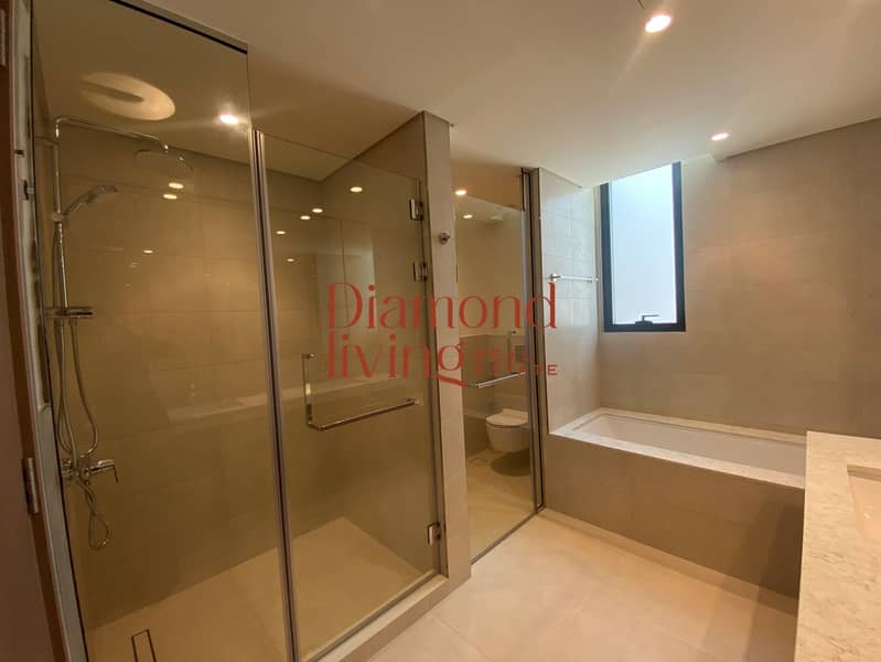 19 master bath. jpg